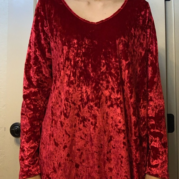 red velvet long sleeve - Picture 3 of 8